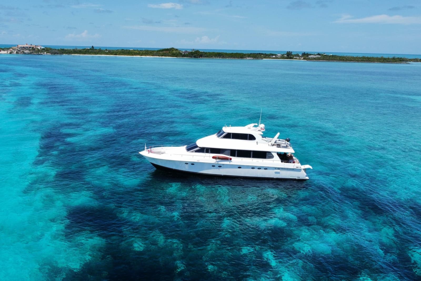 1998 Lazzara Yachts 76 Skylounge Grand Salon