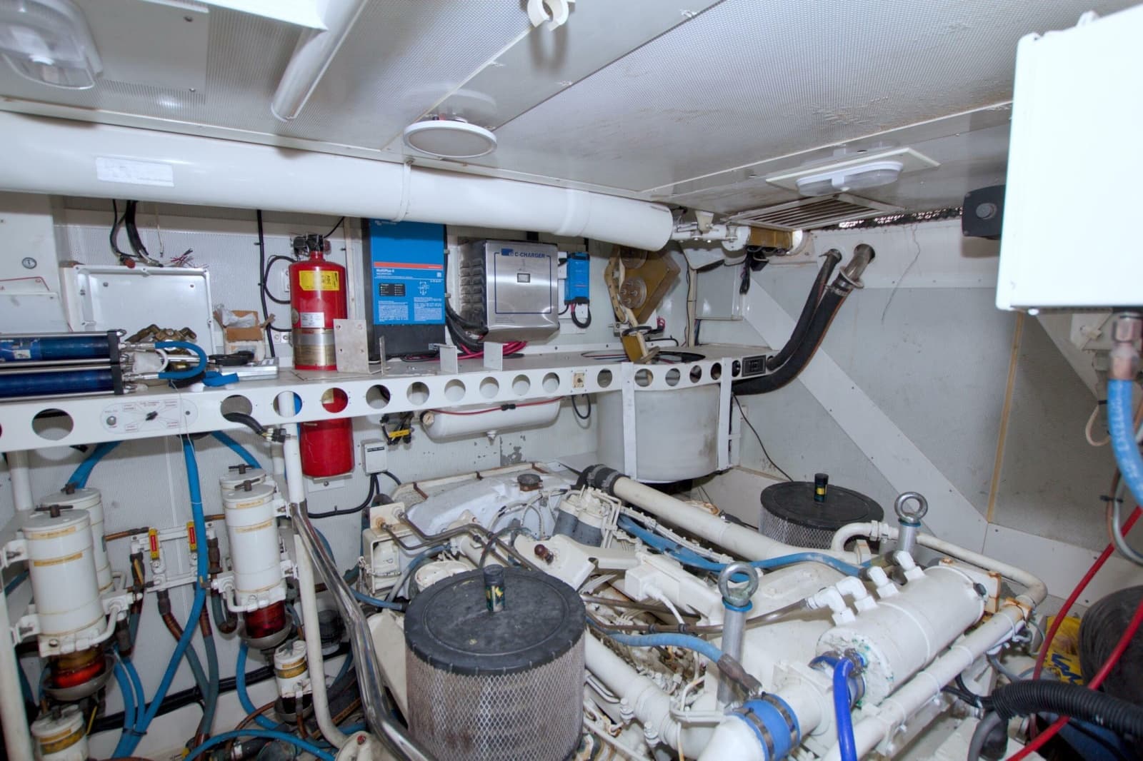 1998 Lazzara Yachts 76 Skylounge Grand Salon