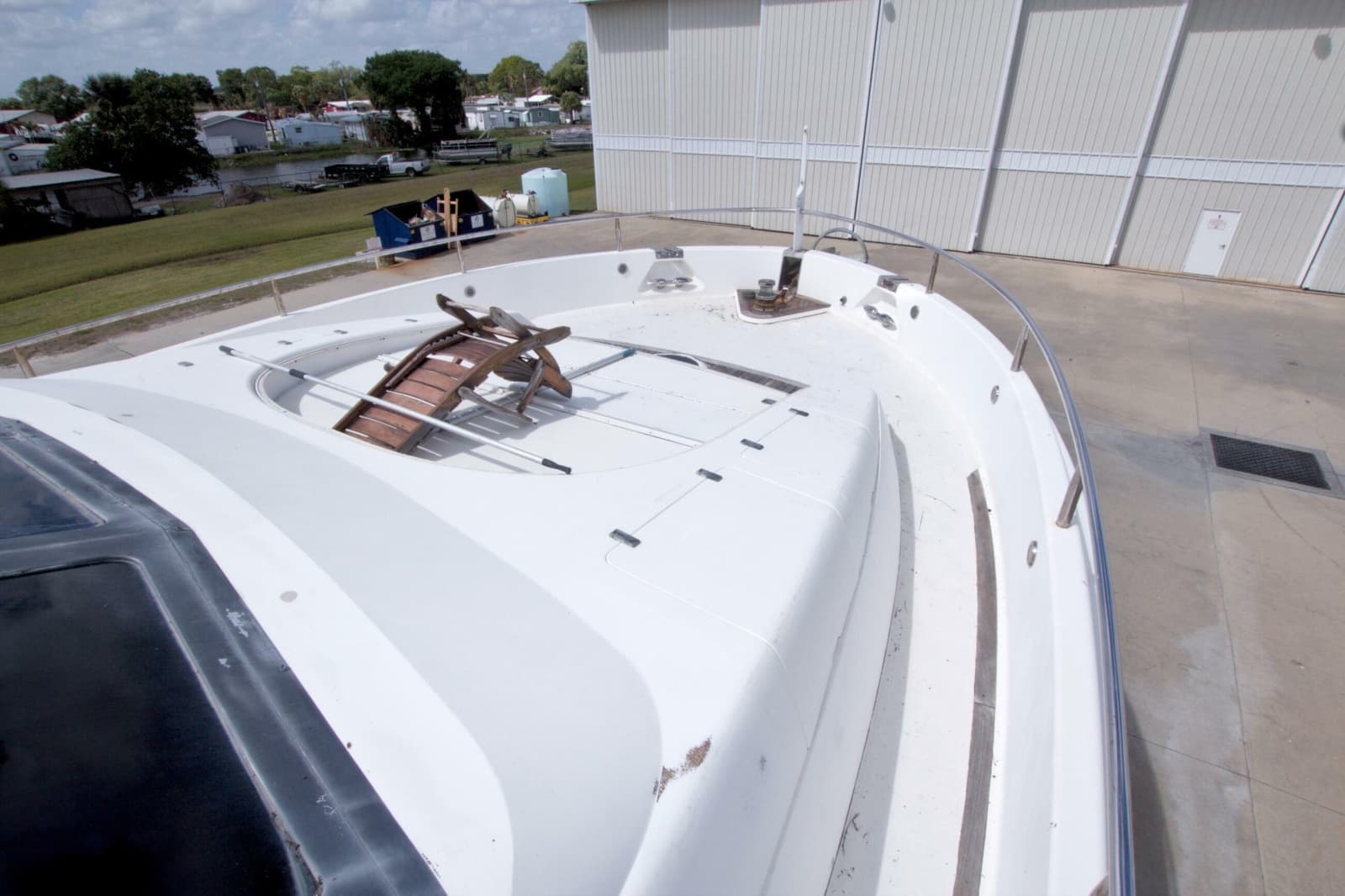 1998 Lazzara Yachts 76 Skylounge Grand Salon