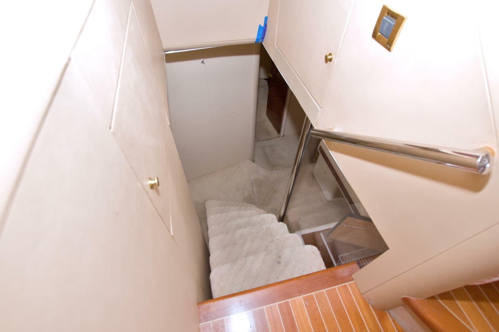 1998 Lazzara Yachts 76 Skylounge Grand Salon