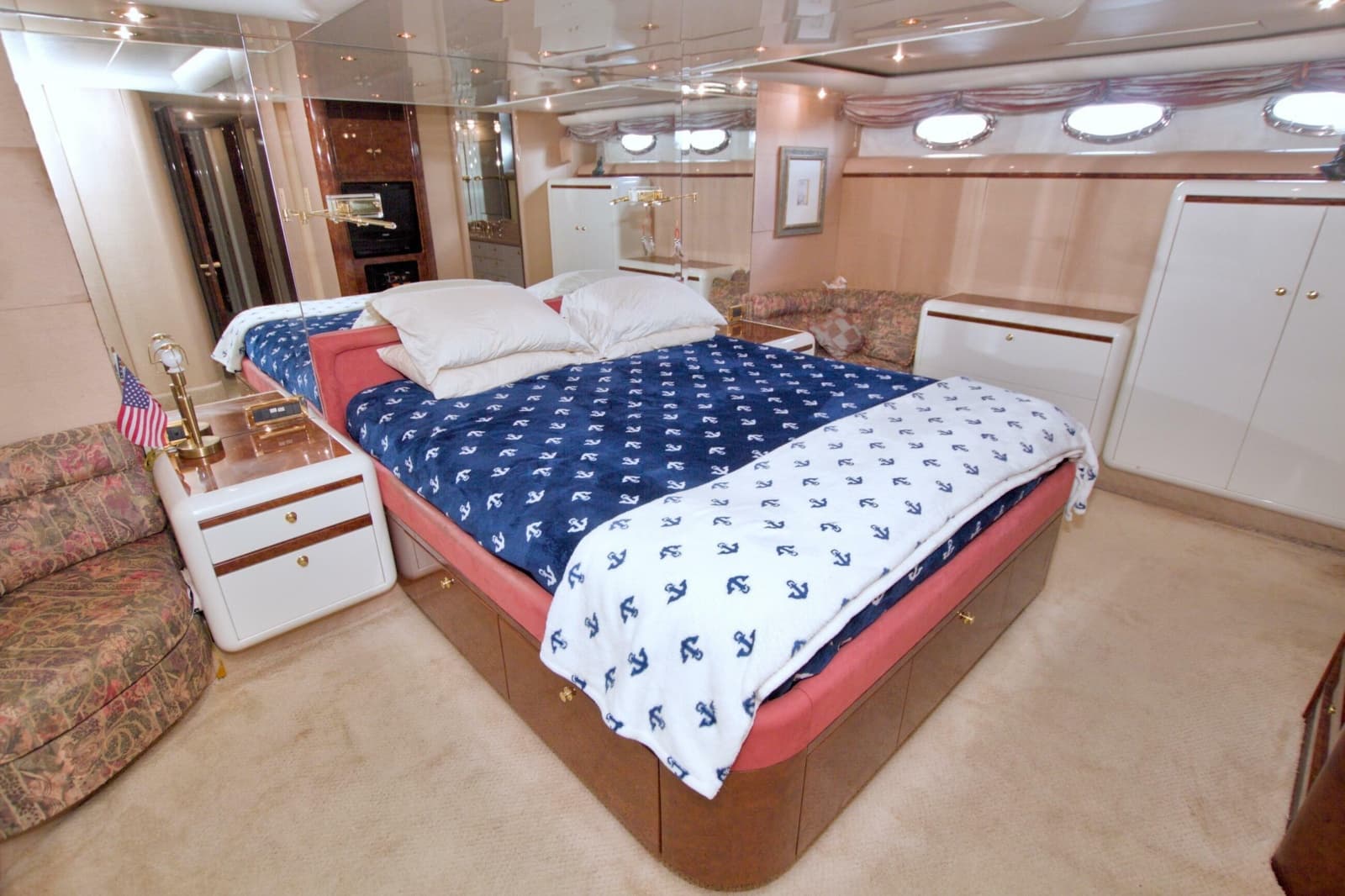 1998 Lazzara Yachts 76 Skylounge Grand Salon