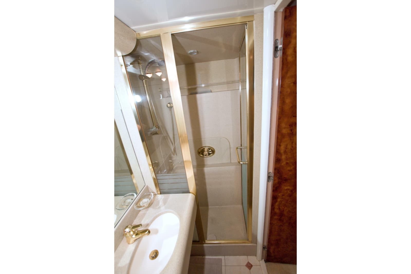1998 Lazzara Yachts 76 Skylounge Grand Salon