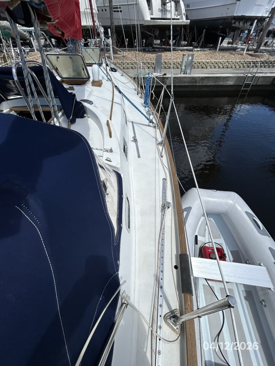 41' Rival starboard side deck