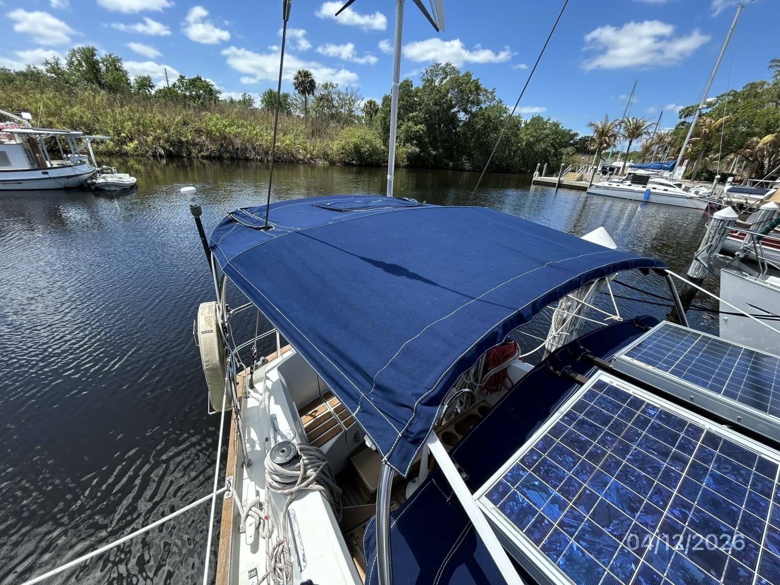 41' Rival cockpit bimini