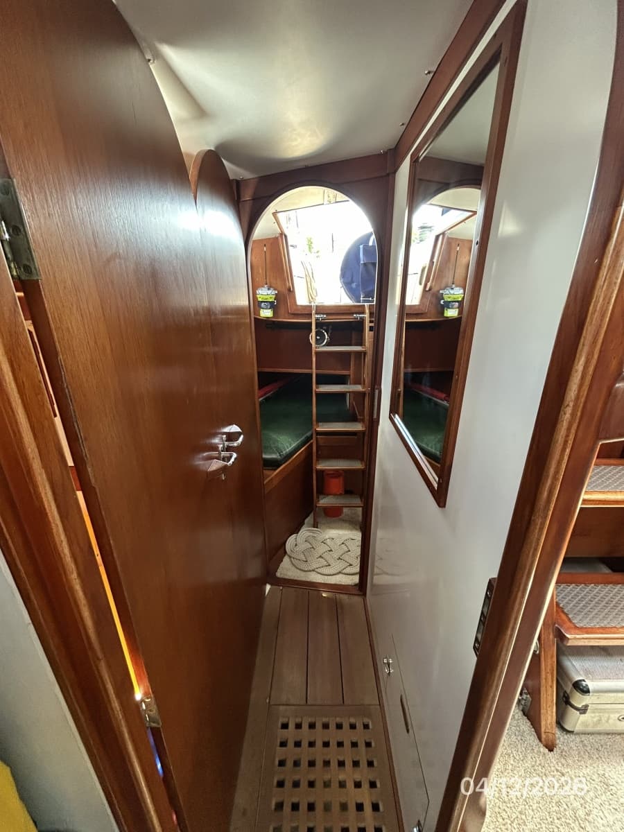 41' Rival master stateroom companionway aft