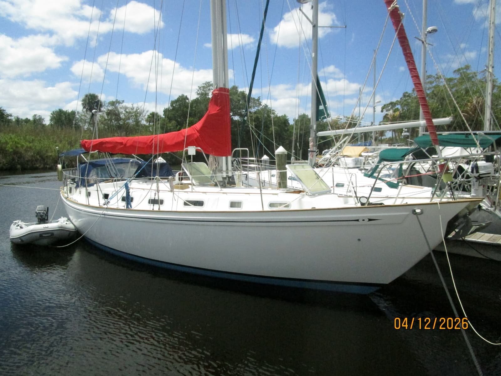 41' Rival starboard forward profile