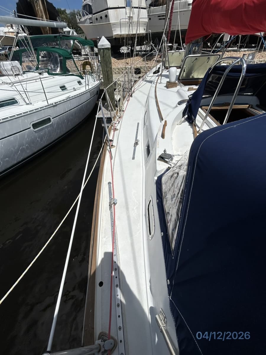 41' Rival port side deck