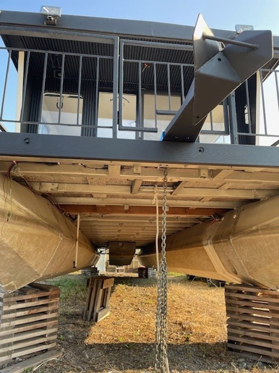 1985 Three Buoys Houseboat