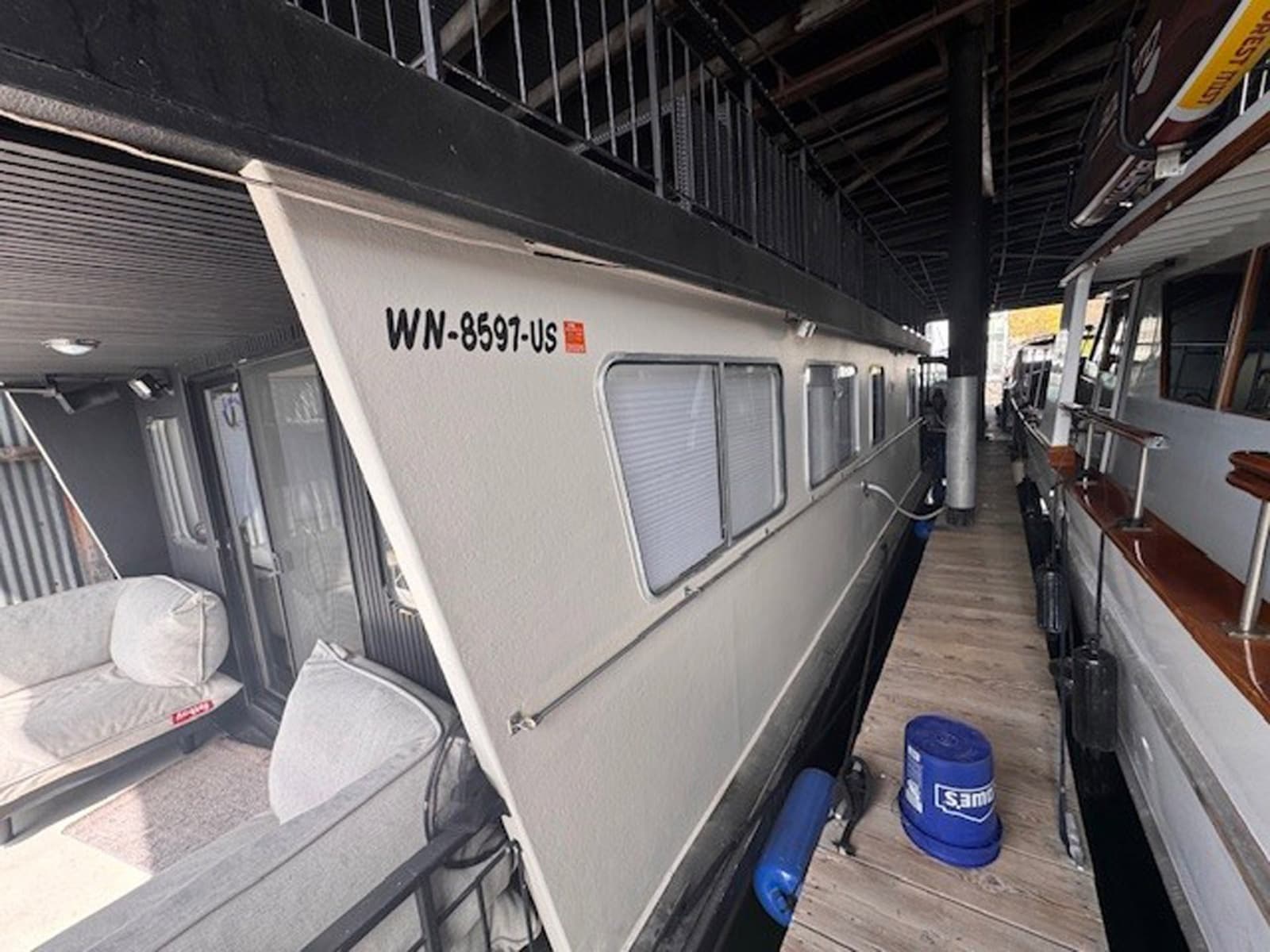 1985 Three Buoys Houseboat