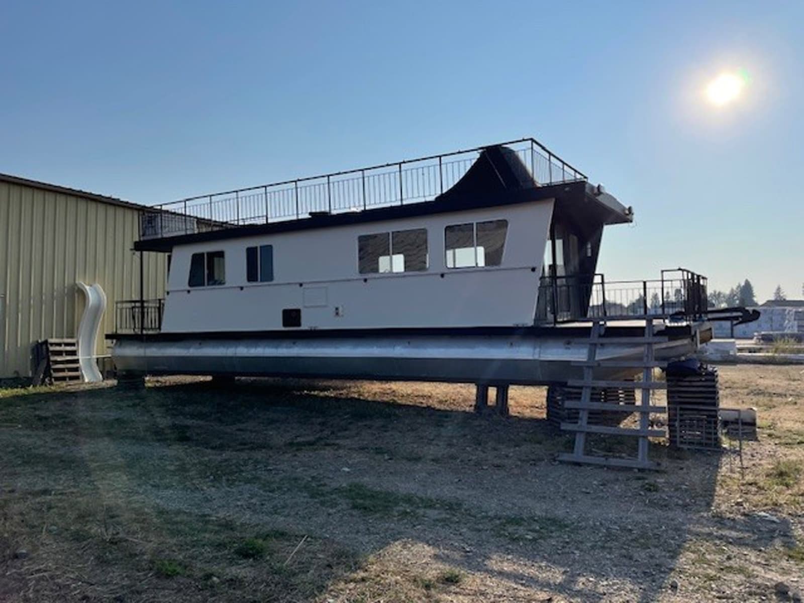 1985 Three Buoys Houseboat