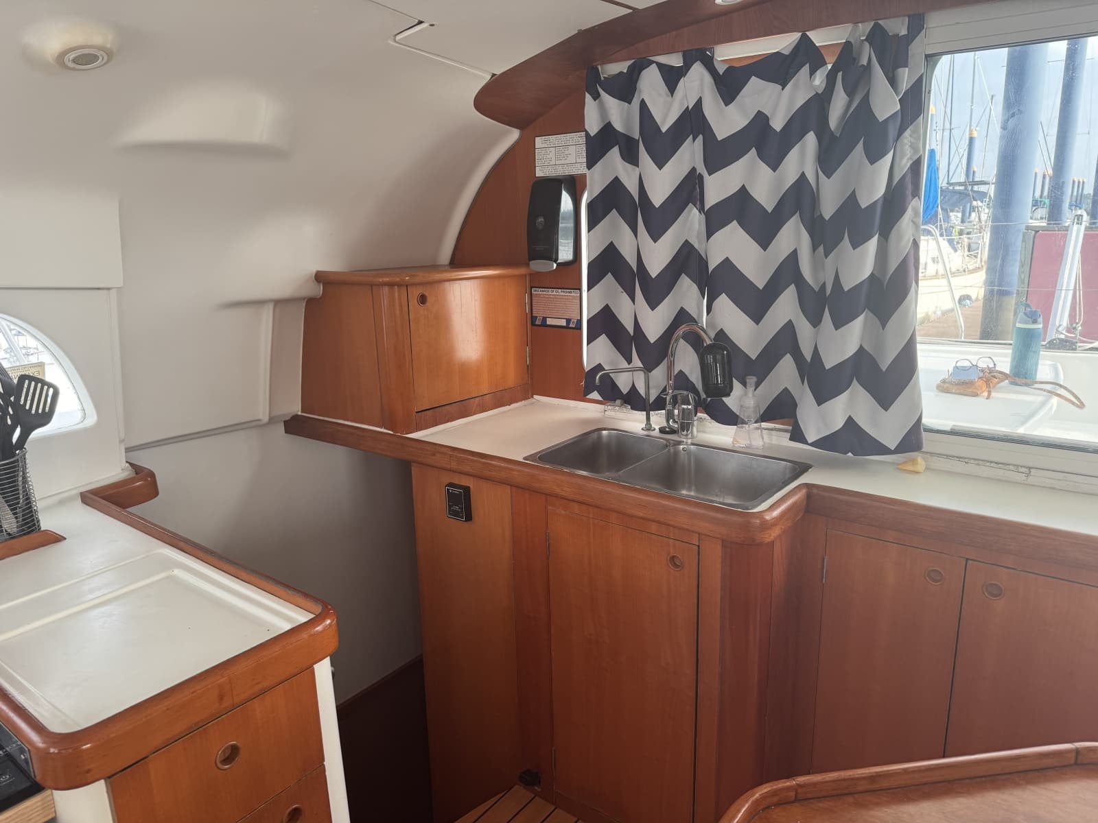 2004 Lagoon 410 S2