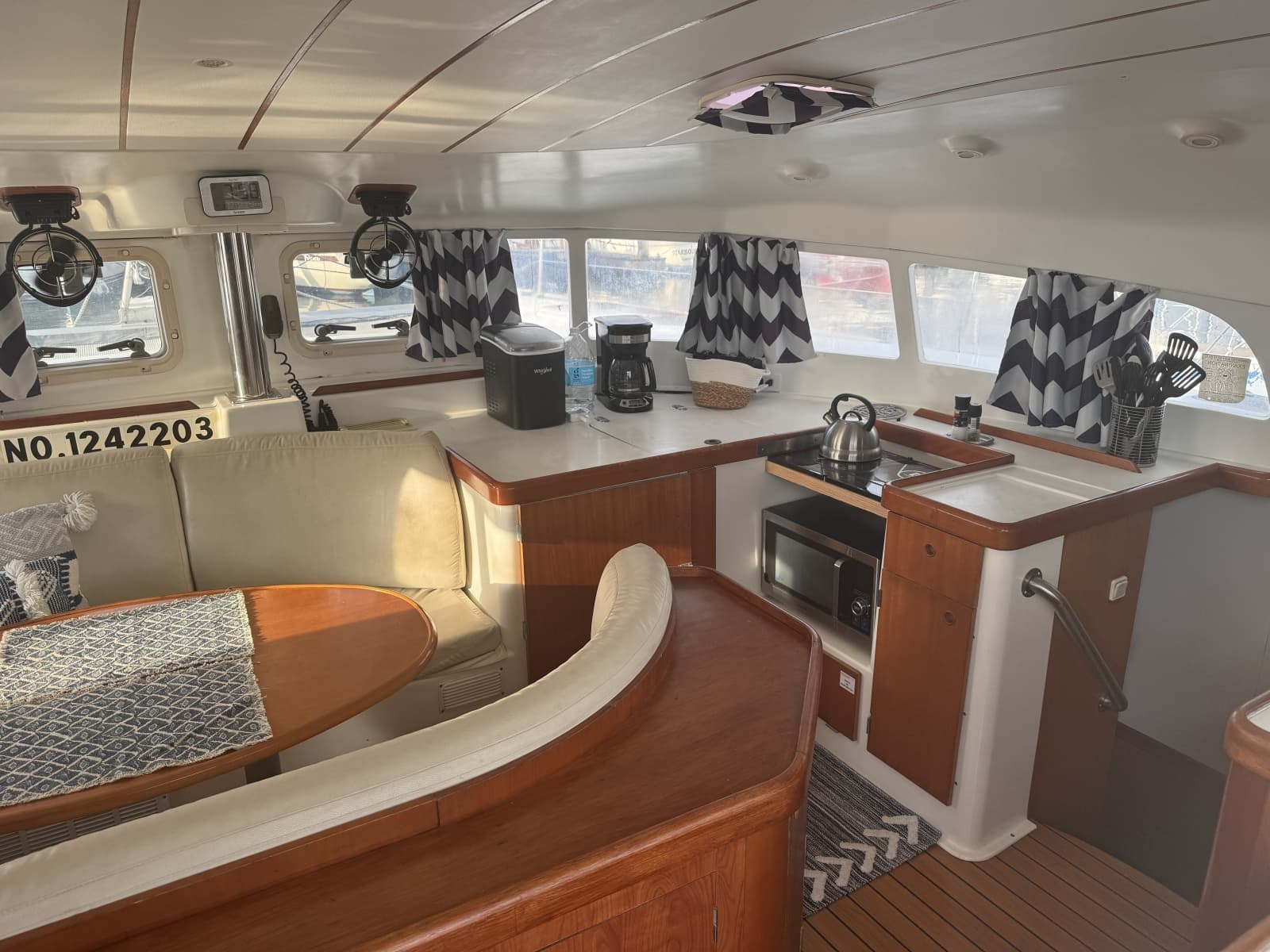 2004 Lagoon 410 S2