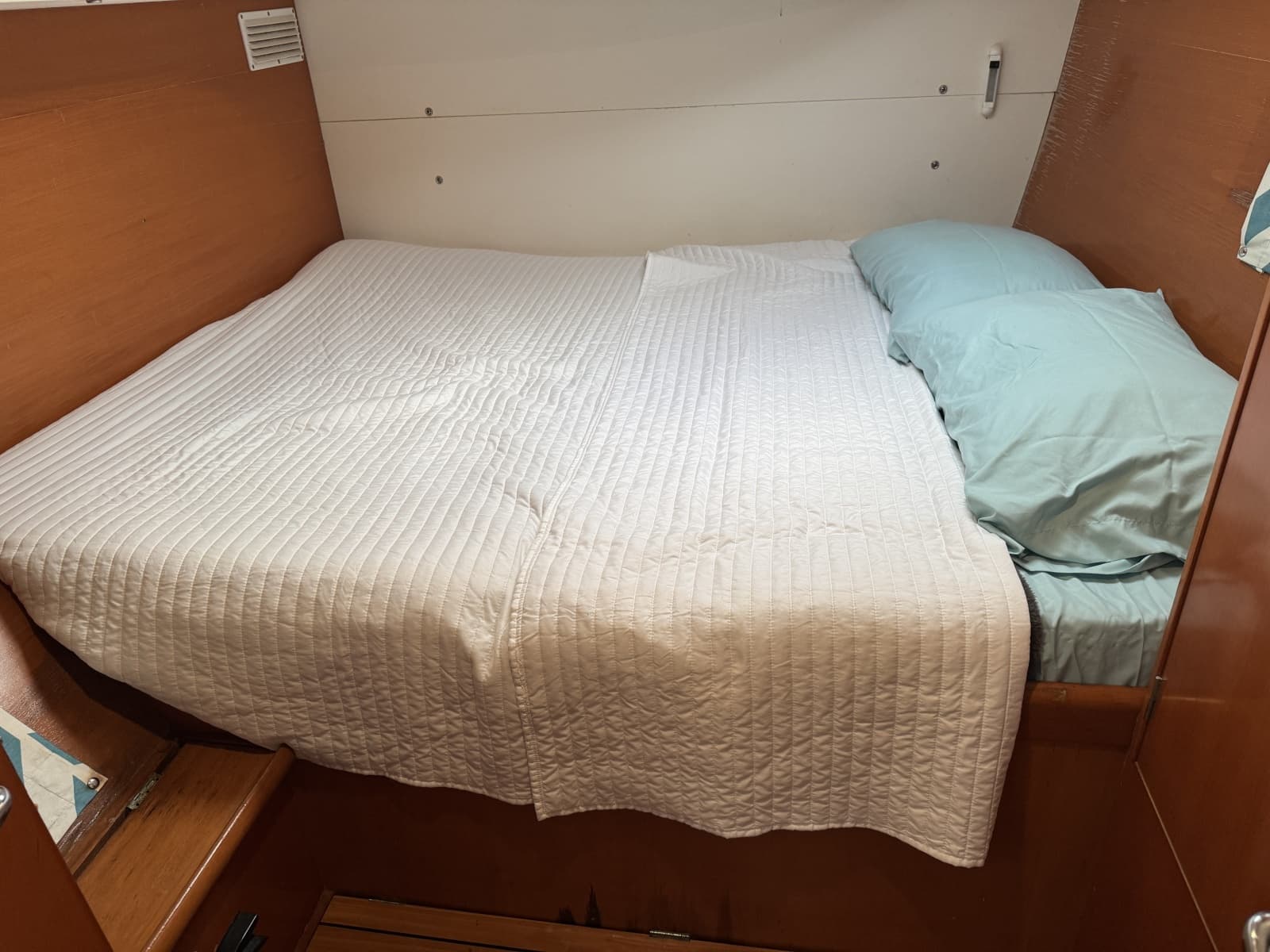 2004 Lagoon 410 S2