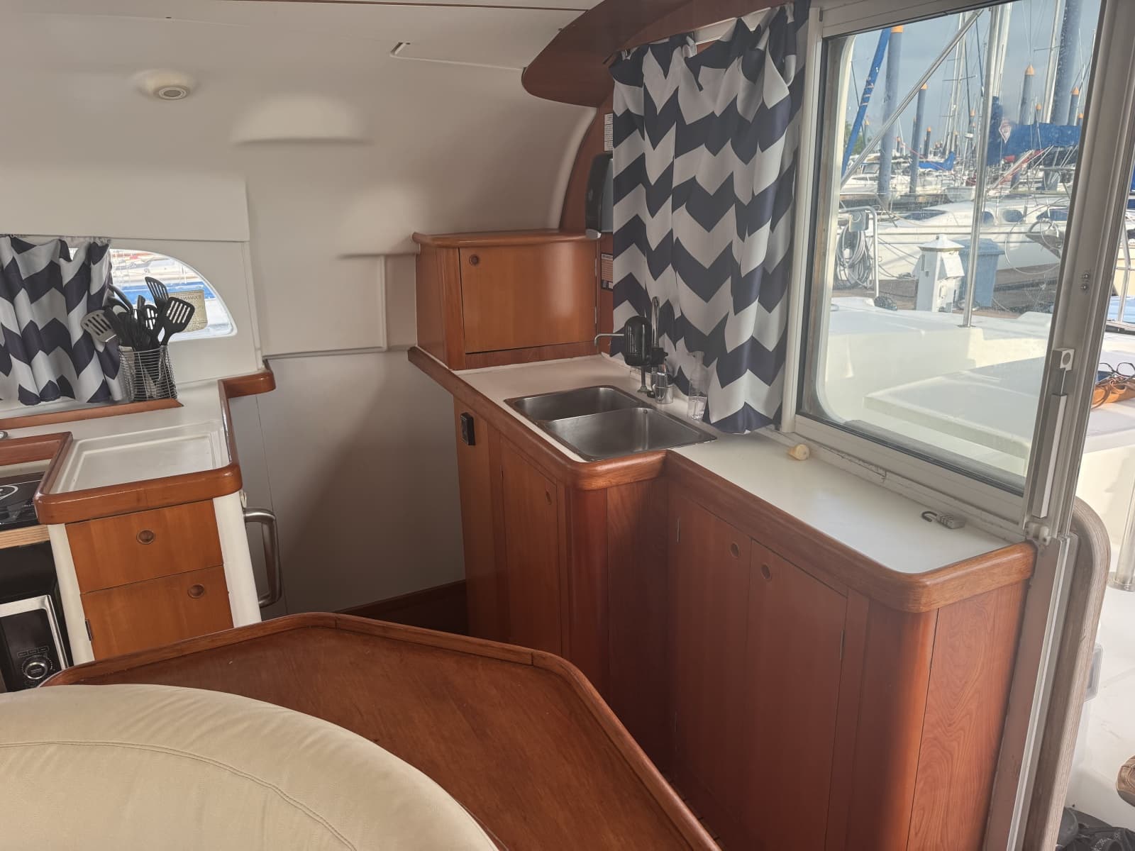 2004 Lagoon 410 S2