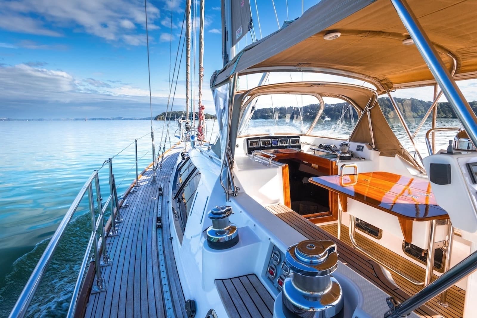 2012 Hylas 56