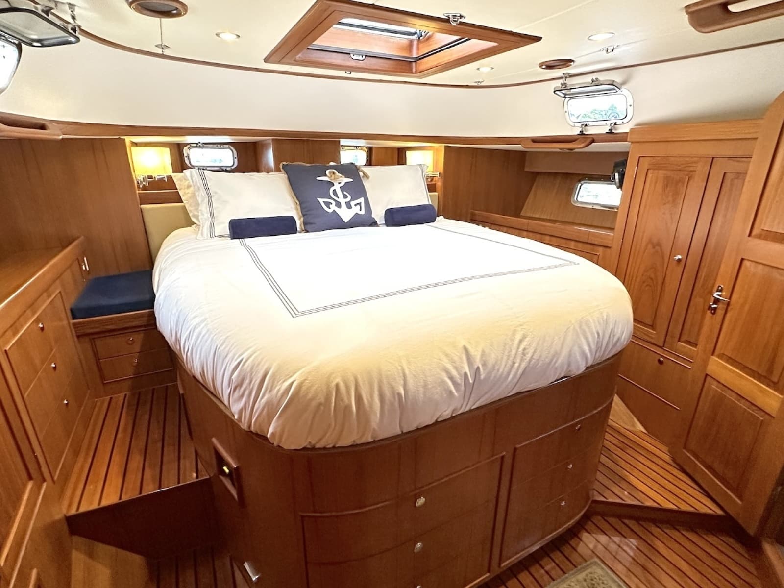 2012 Hylas 56