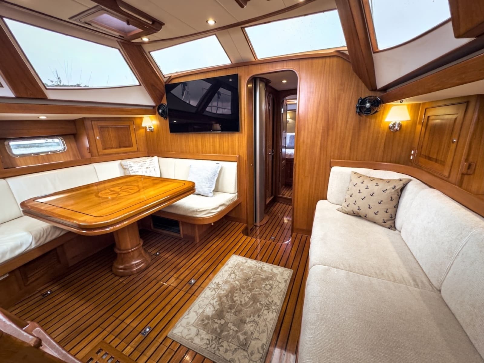 2012 Hylas 56
