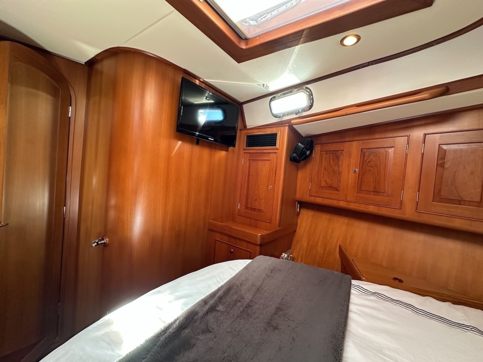 2012 Hylas 56
