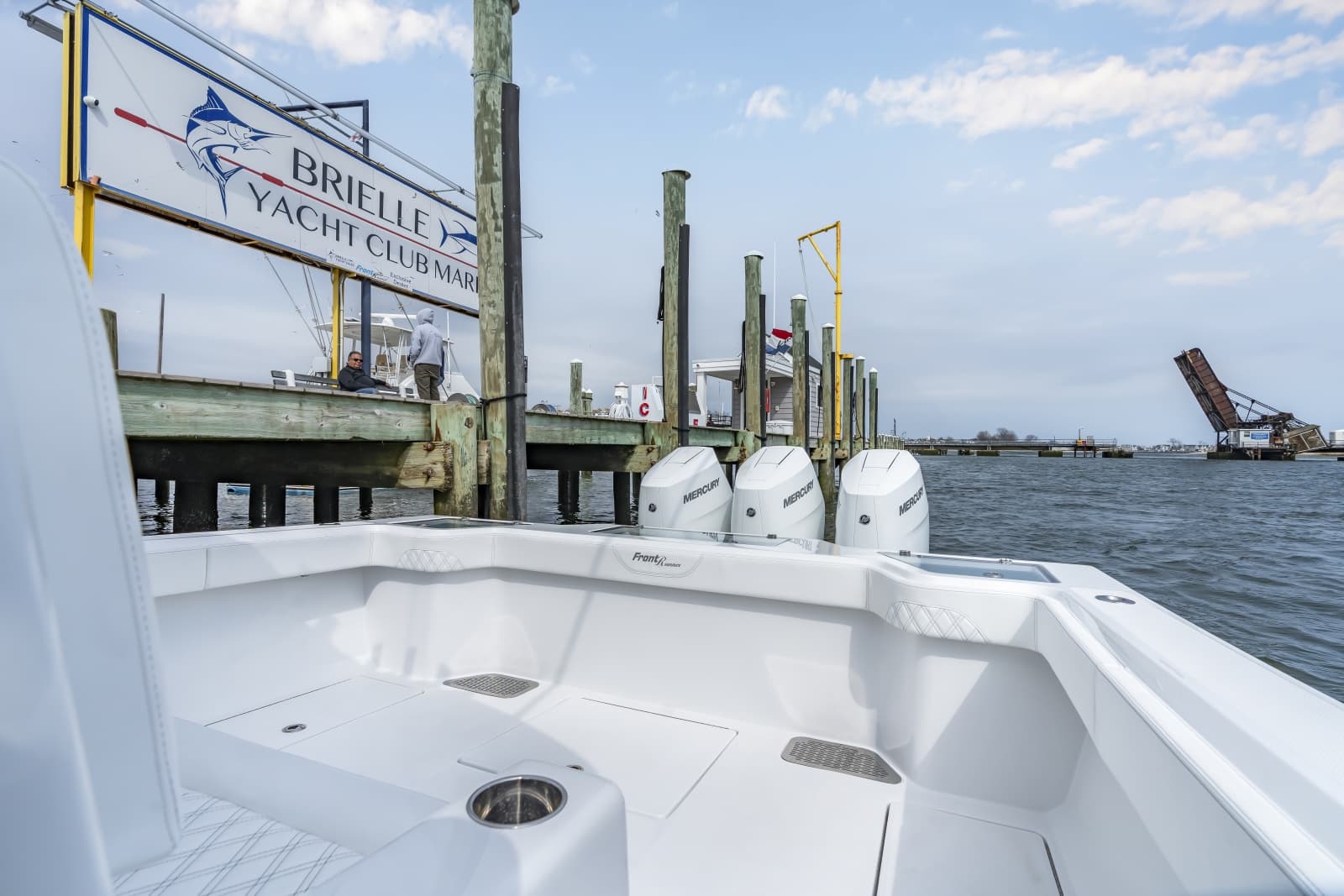 2026 Front Runner 39 Center Console