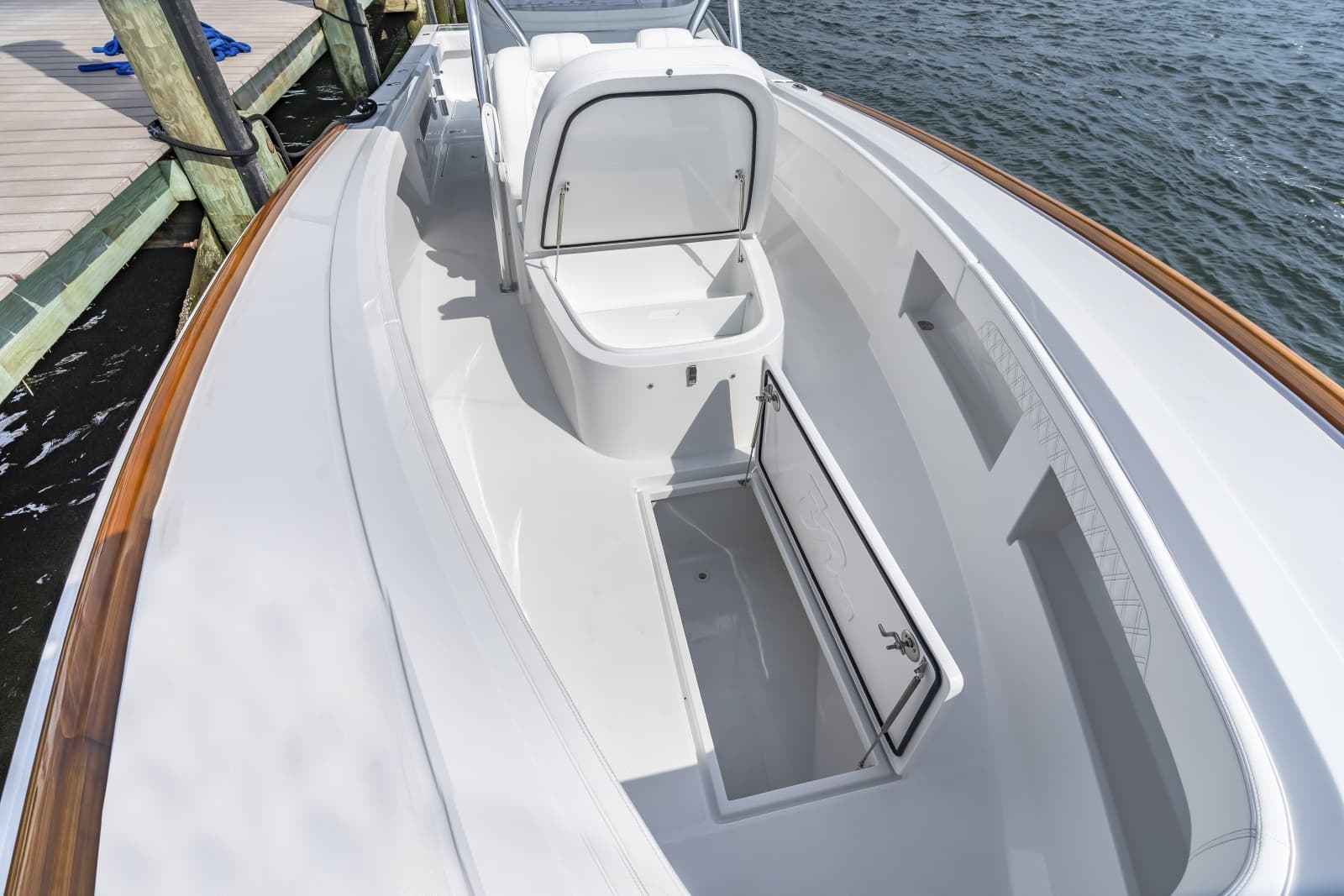2026 Front Runner 39 Center Console