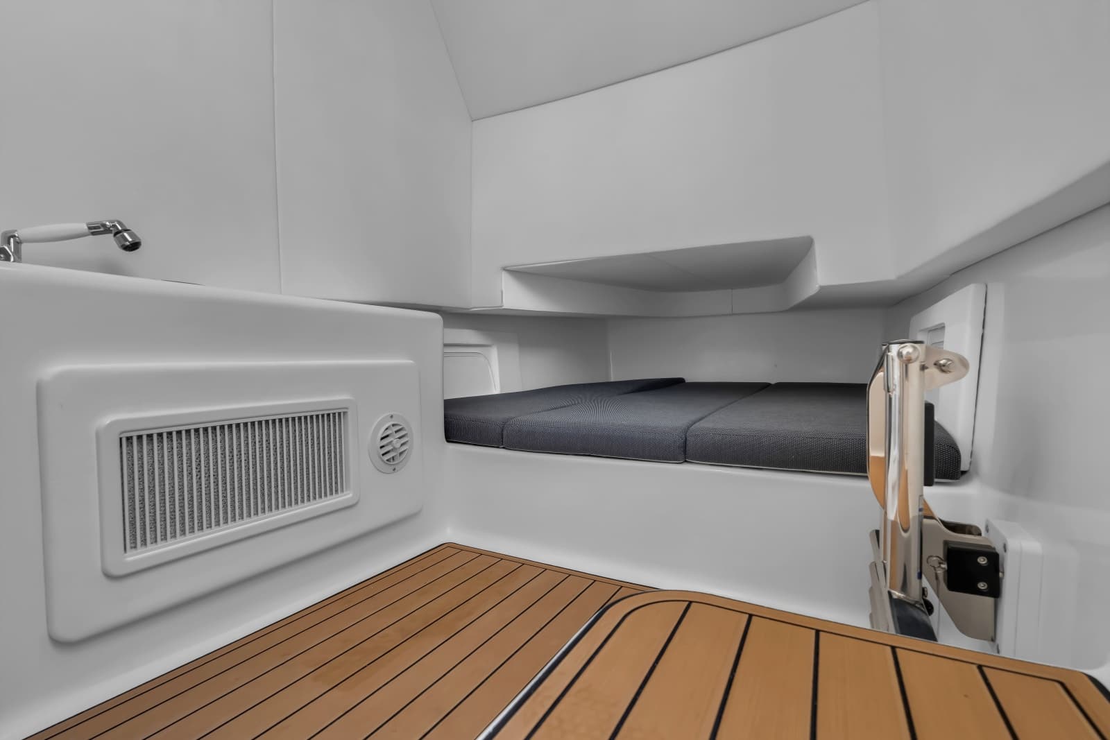 2026 Front Runner 39 Center Console
