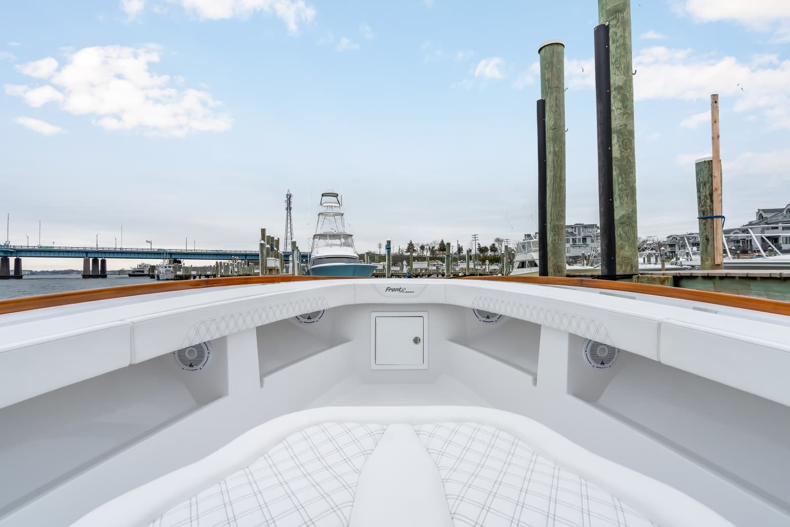 2026 Front Runner 39 Center Console