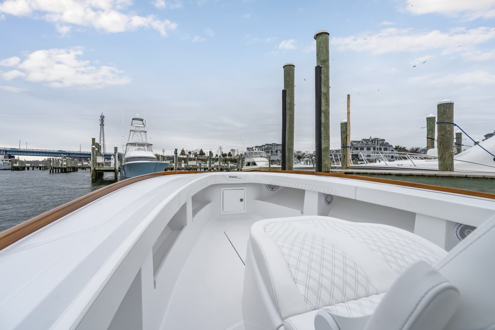 2026 Front Runner 39 Center Console