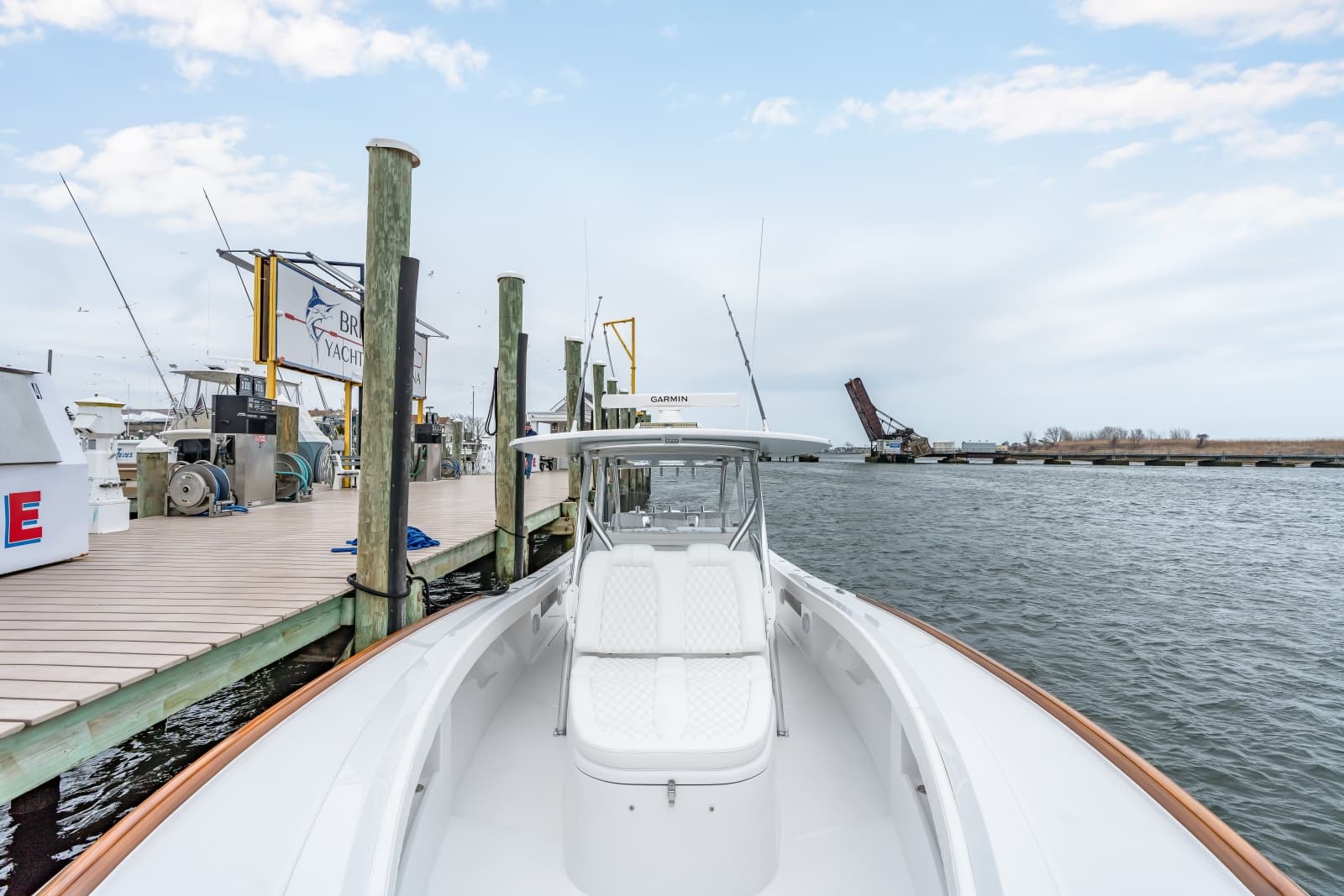 2026 Front Runner 39 Center Console