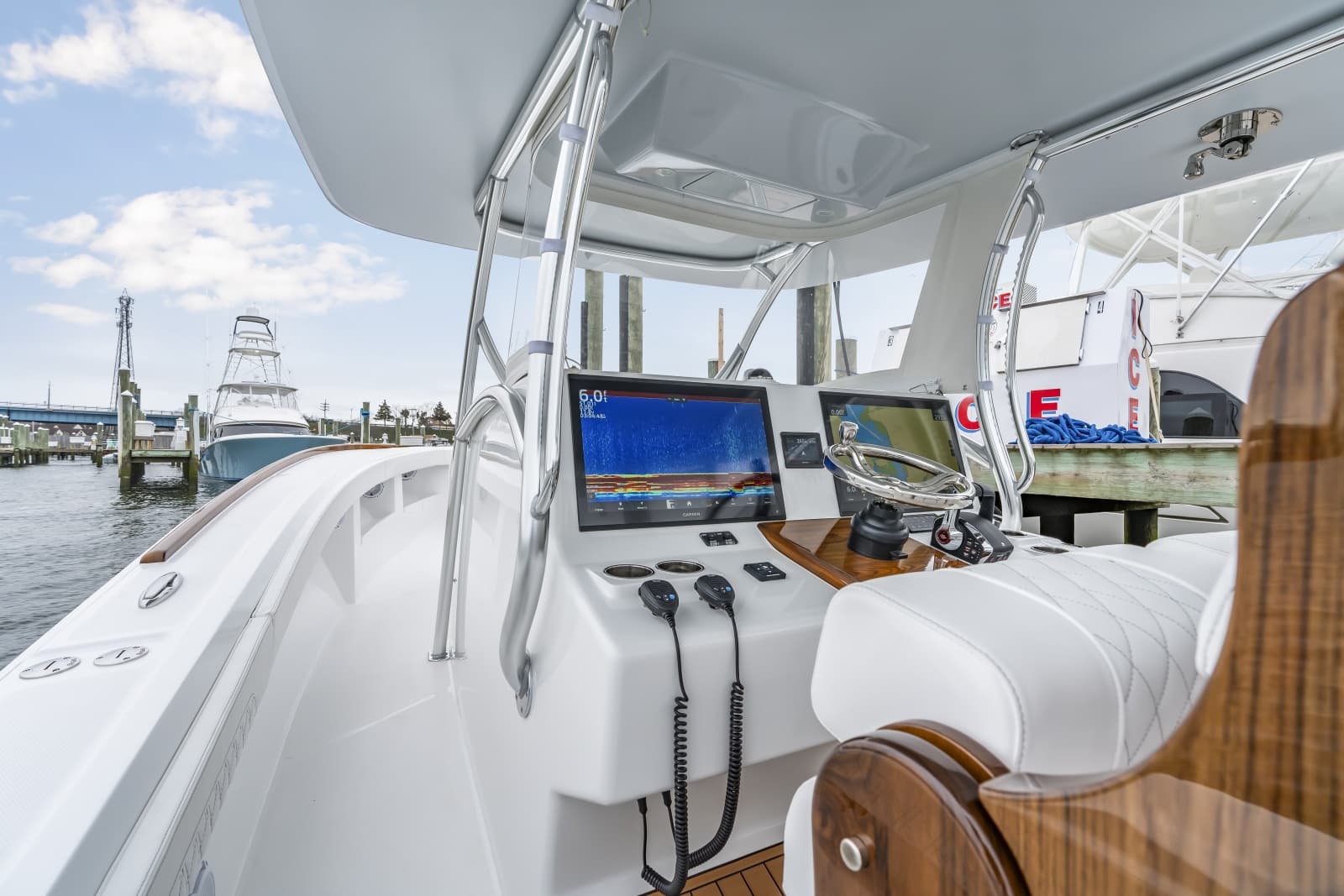 2026 Front Runner 39 Center Console