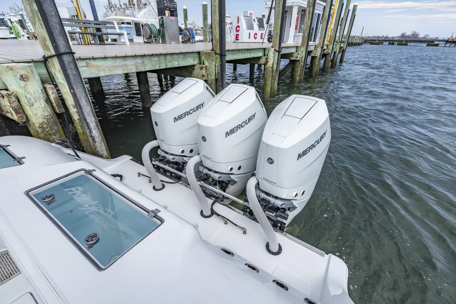 2026 Front Runner 39 Center Console