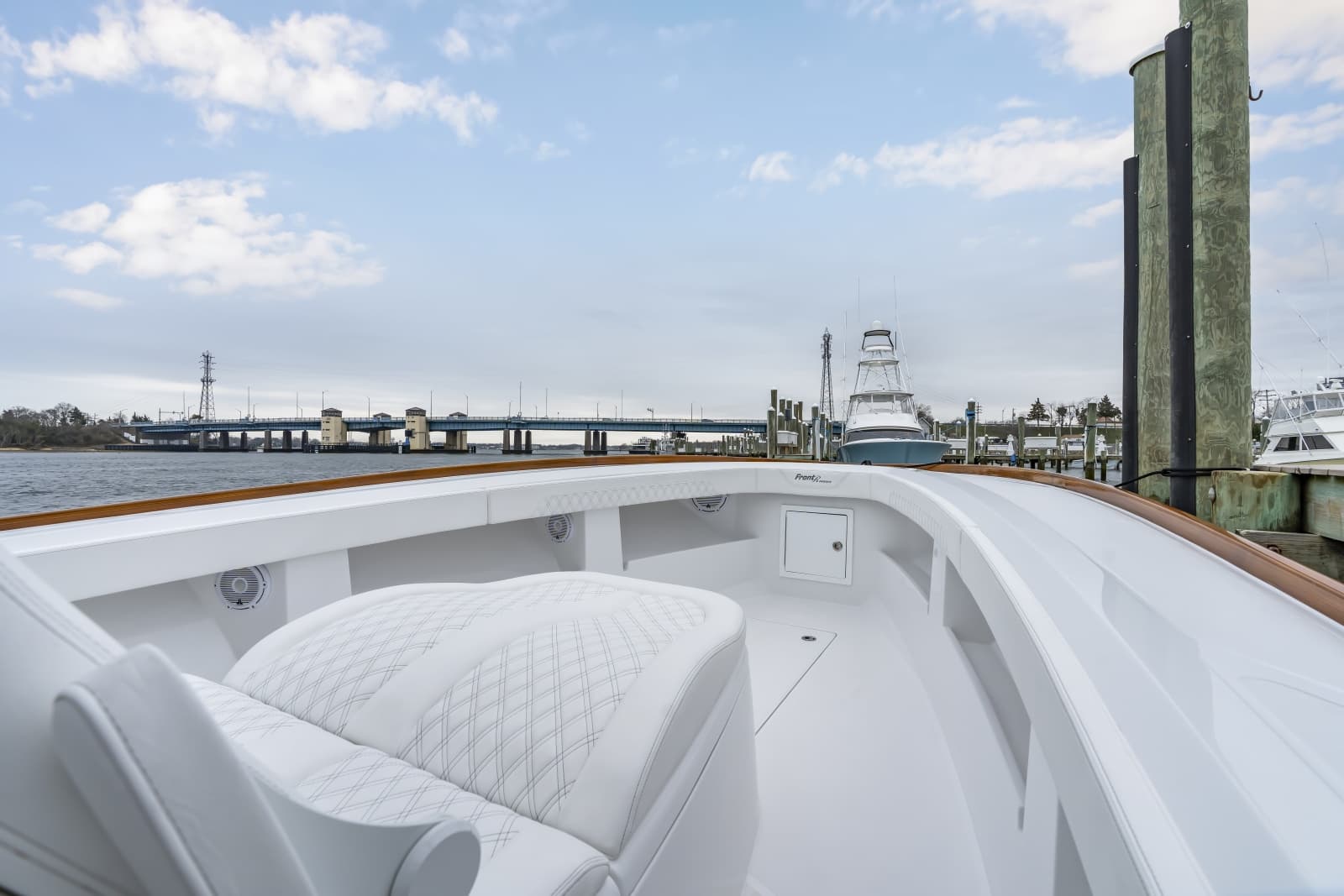 2026 Front Runner 39 Center Console