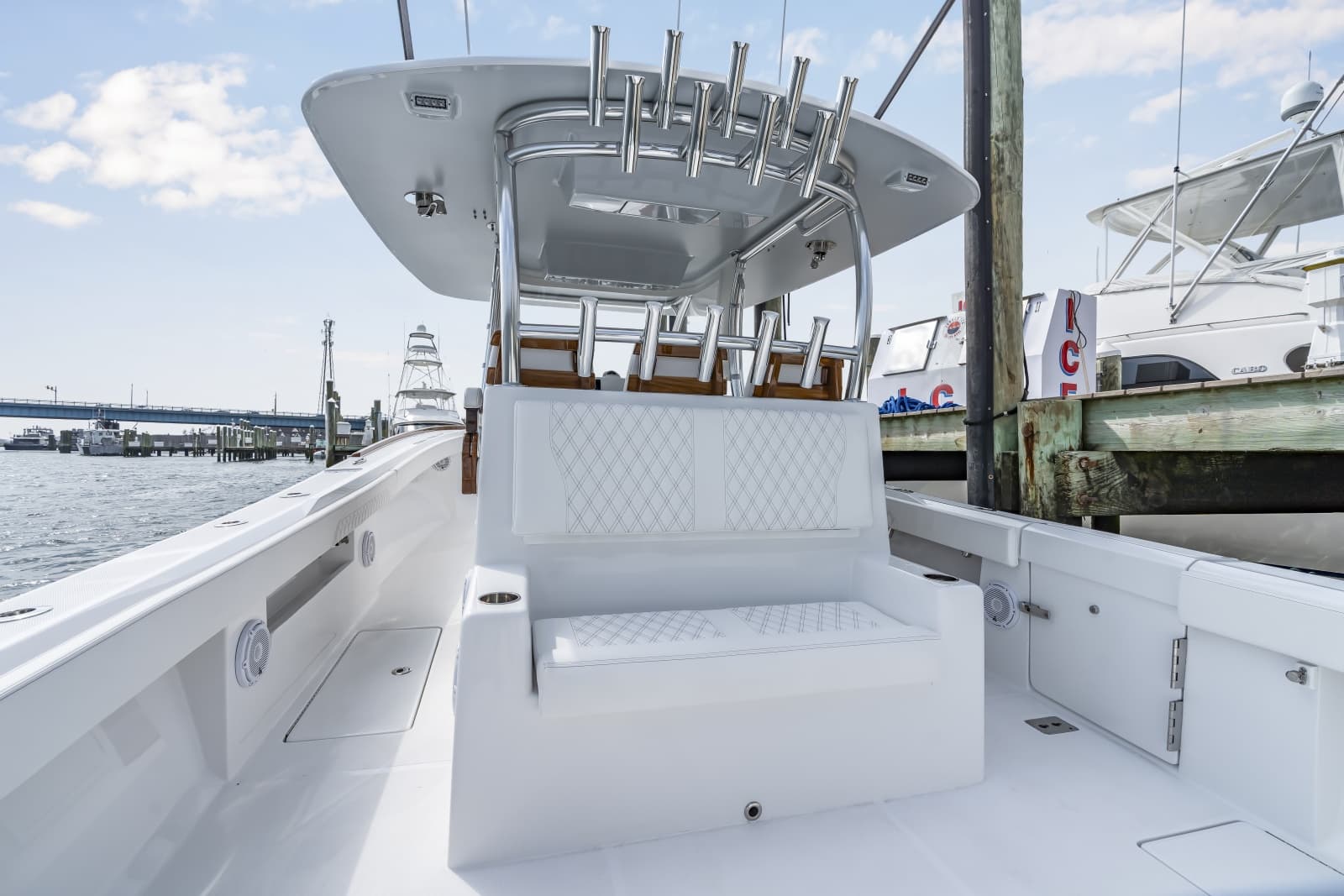2026 Front Runner 39 Center Console