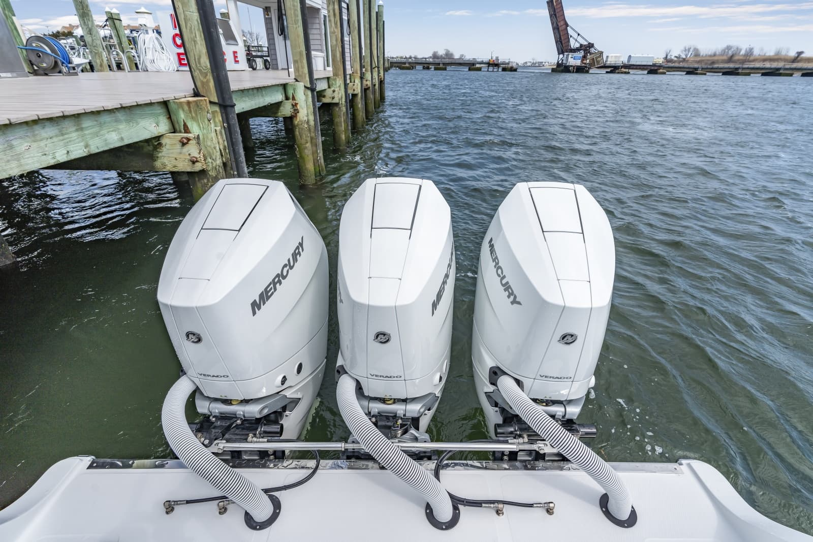 2026 Front Runner 39 Center Console