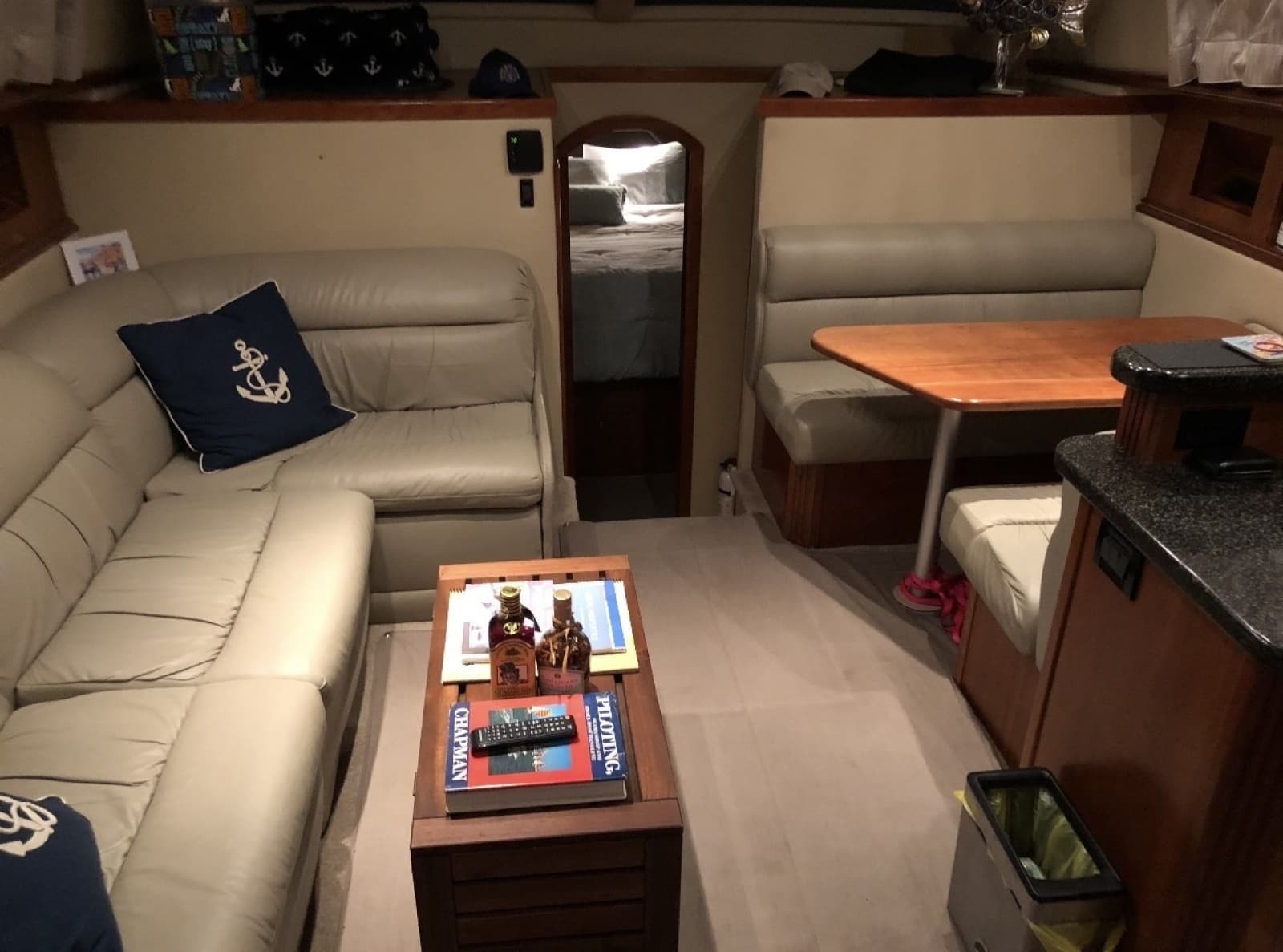 2005 Cruisers Yachts 405 Motor Yacht
