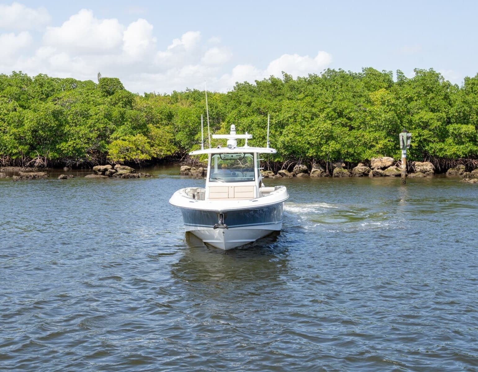2019 Boston Whaler 380 Outrage