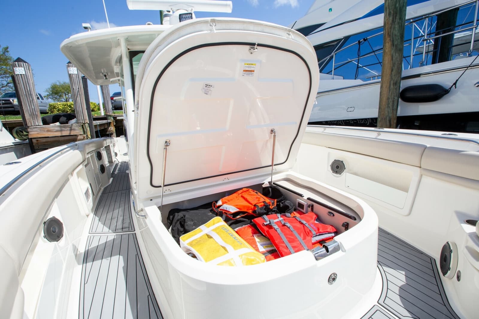 2019 Boston Whaler 380 Outrage