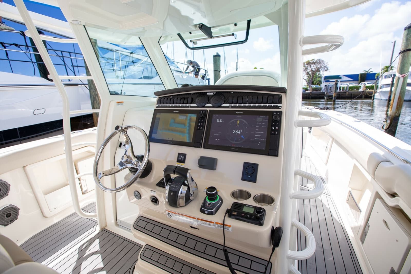 2019 Boston Whaler 380 Outrage