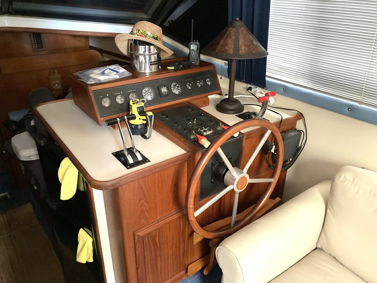 1989 Carver 3807