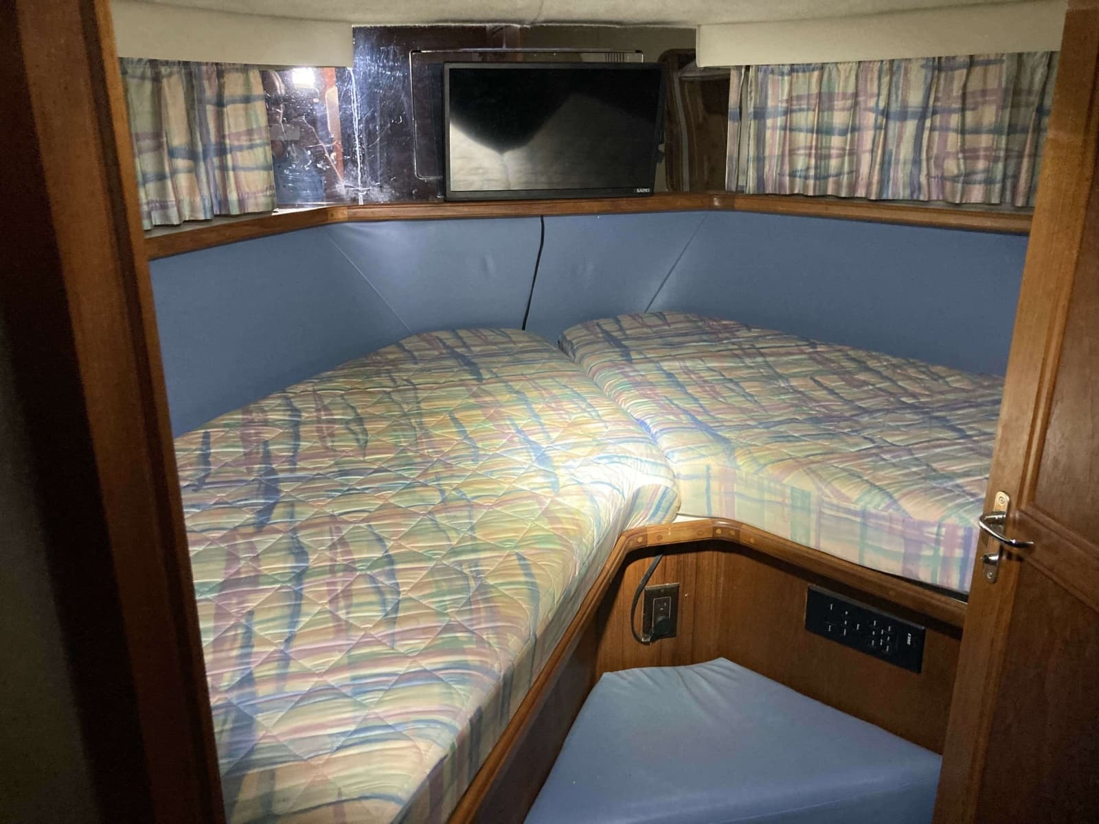 1989 Carver 3807