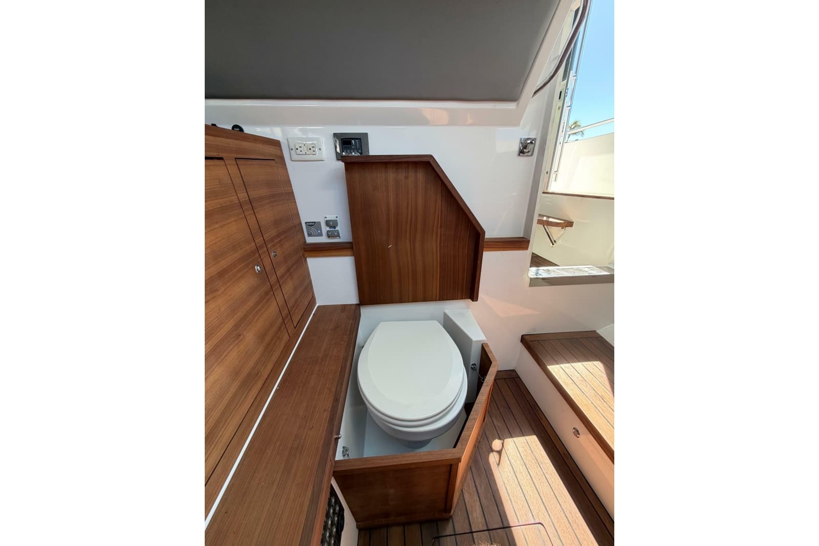 2018 Axopar 37 Cabin