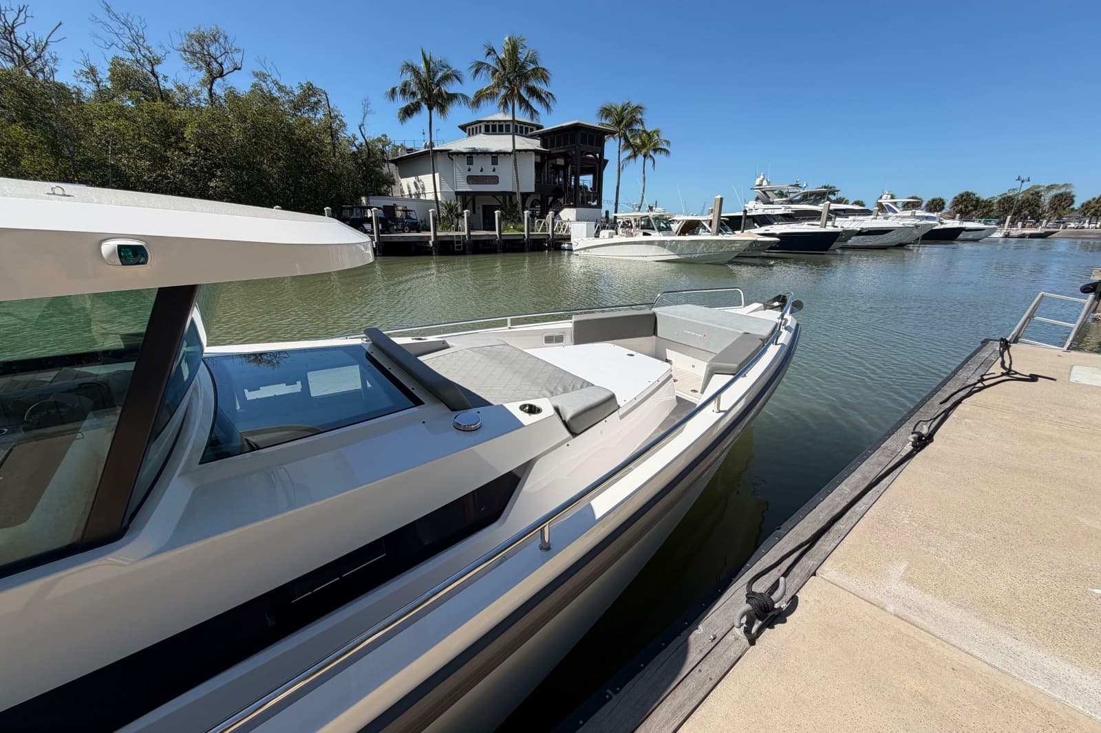 2018 Axopar 37 Cabin