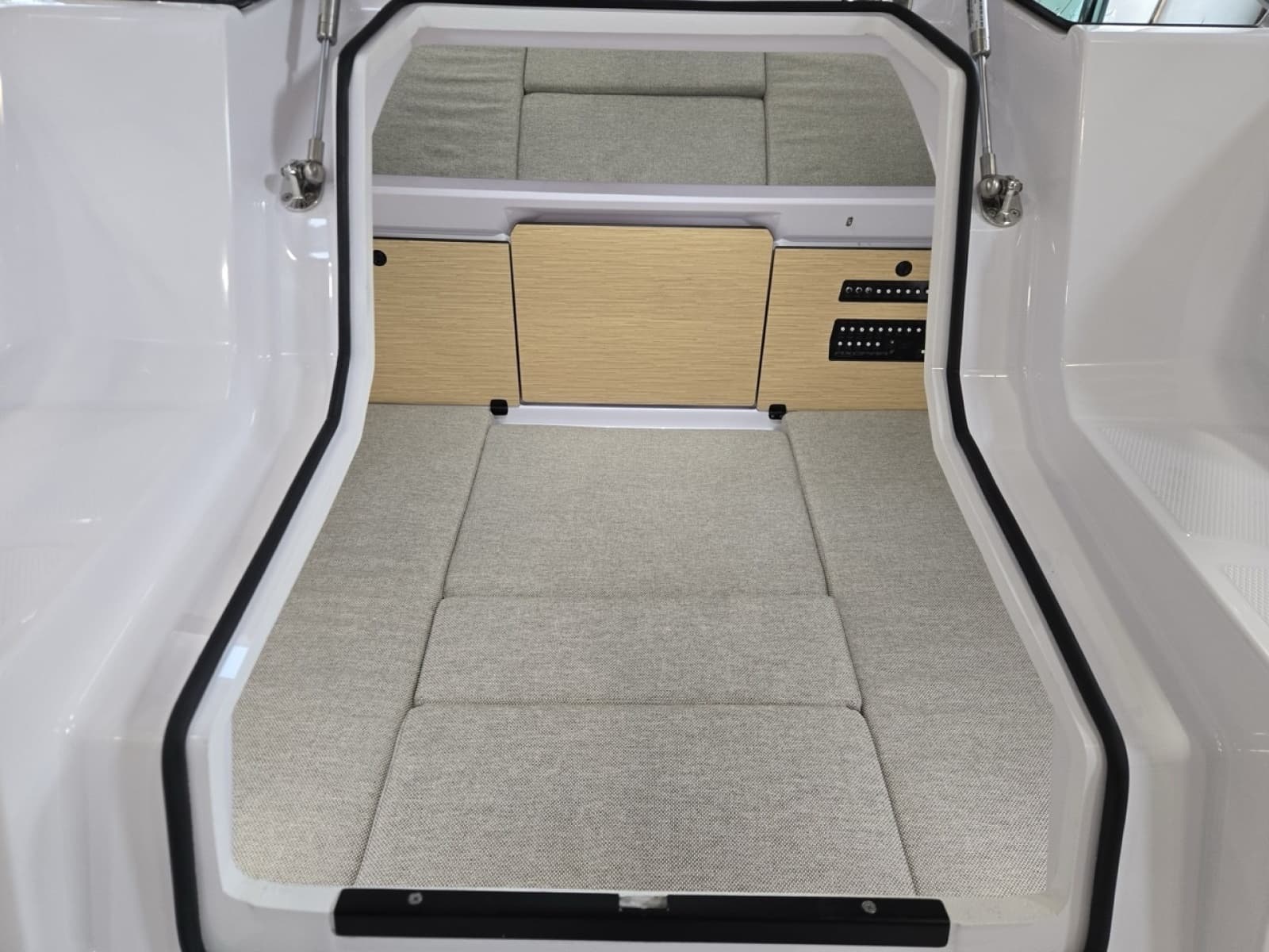 2027 Axopar Cross Cabin