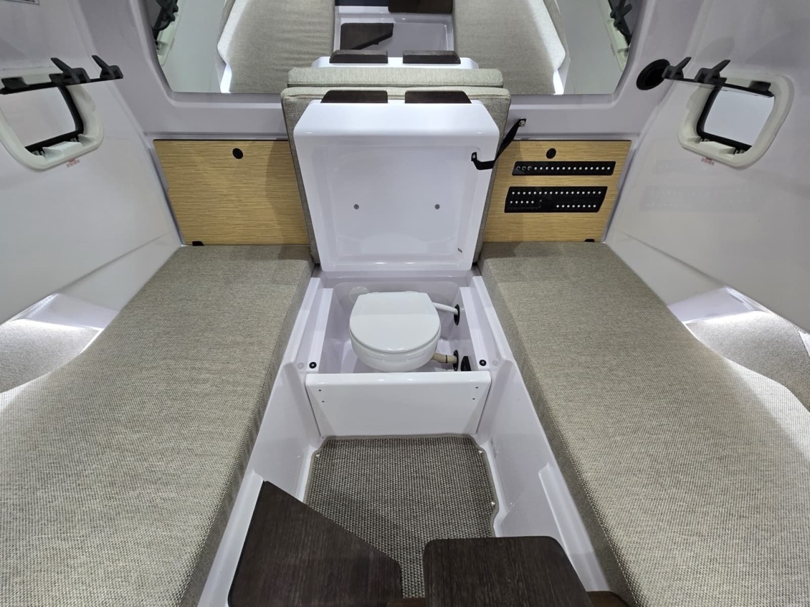 2027 Axopar Cross Cabin