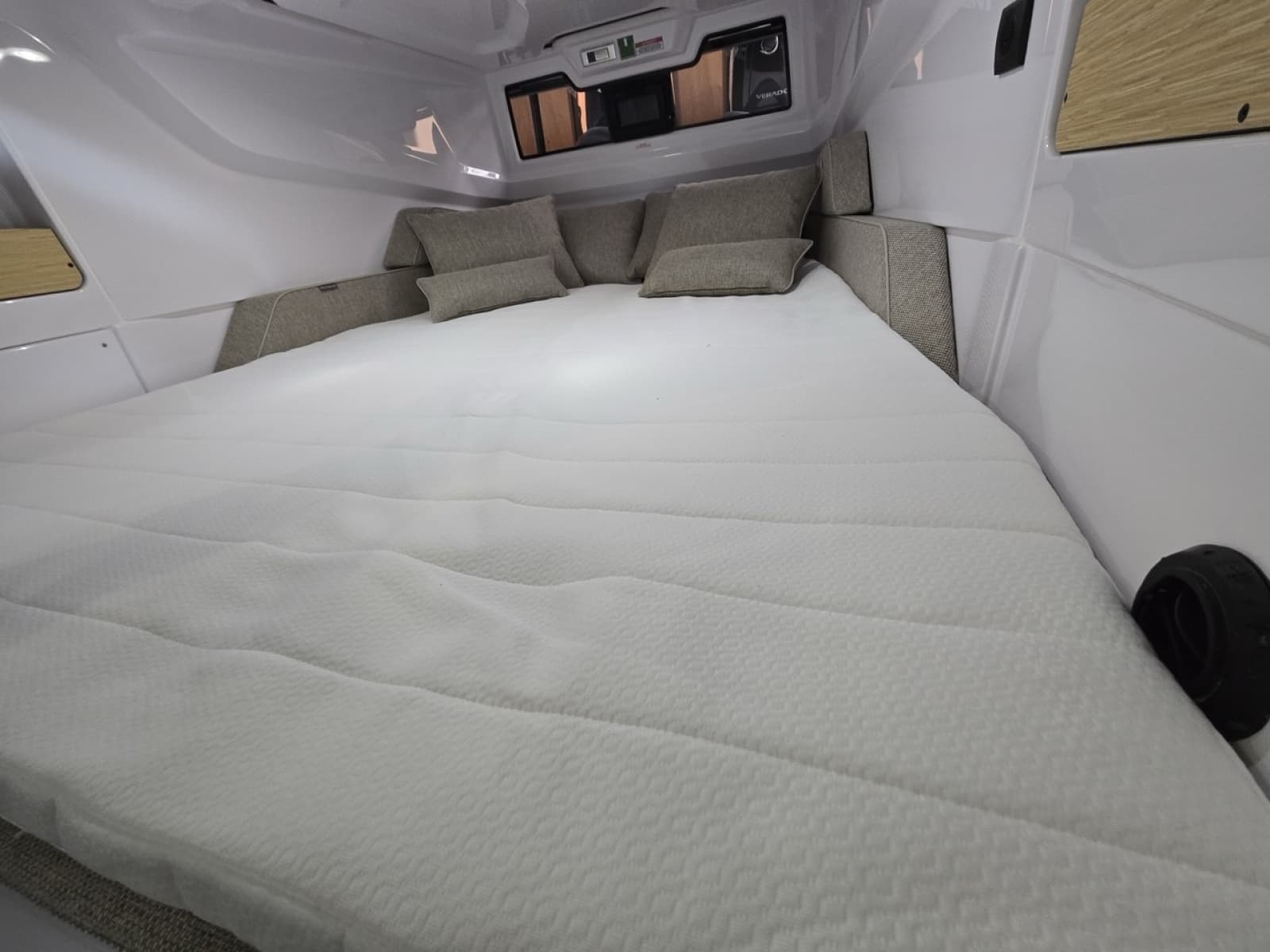 2027 Axopar Cross Cabin