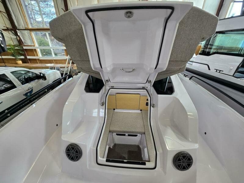 2027 Axopar Cross Cabin