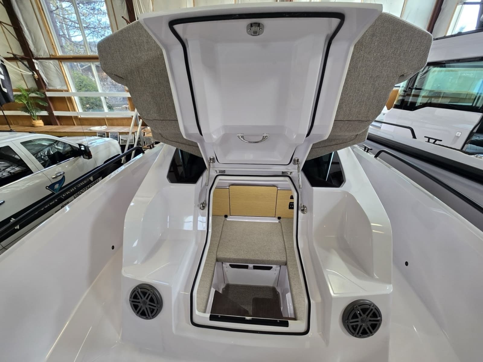 2027 Axopar Cross Cabin