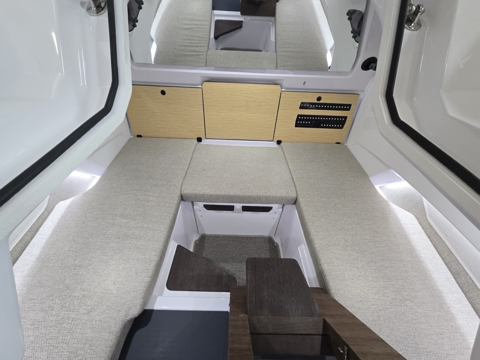 2027 Axopar Cross Cabin