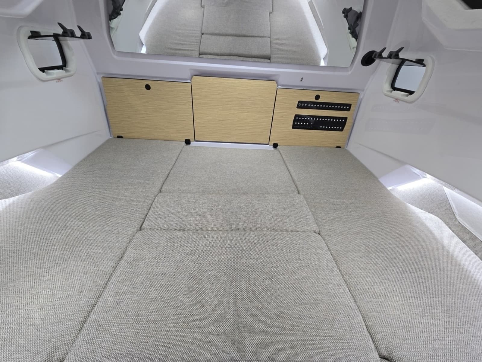 2027 Axopar Cross Cabin