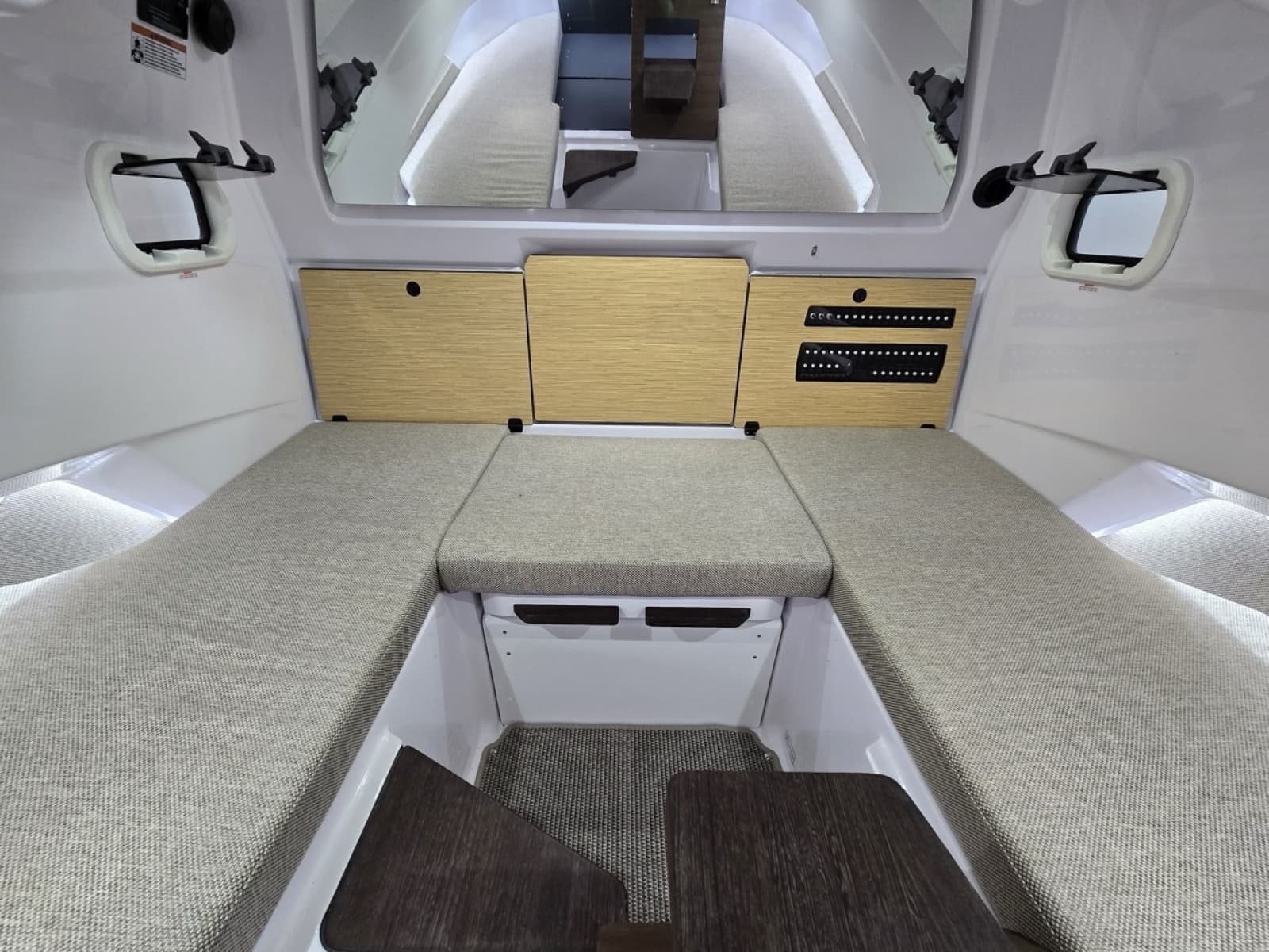 2027 Axopar Cross Cabin