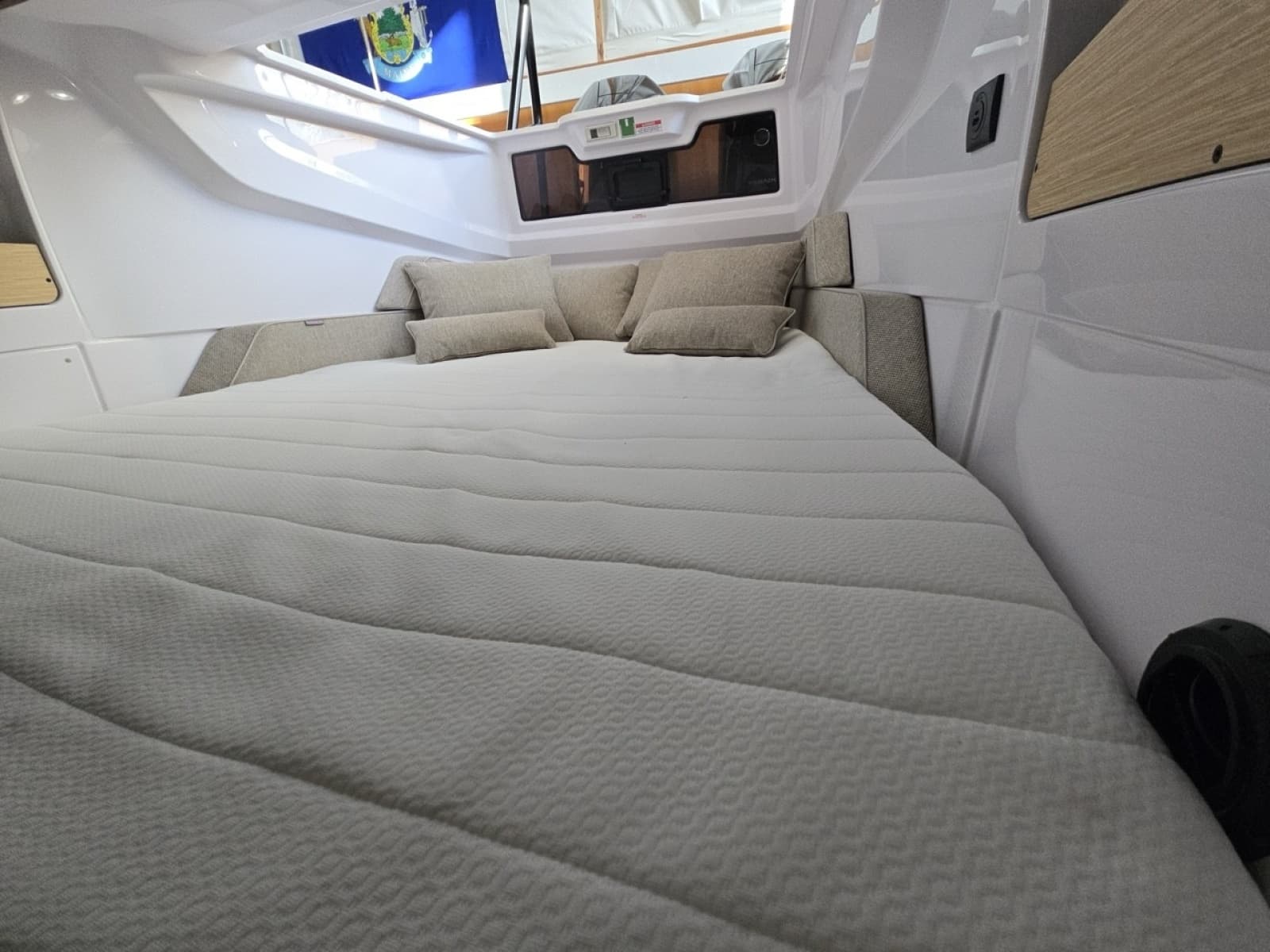 2027 Axopar Cross Cabin